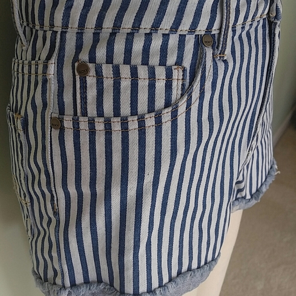 ROXY Striped Shorts - Picture 5 of 8